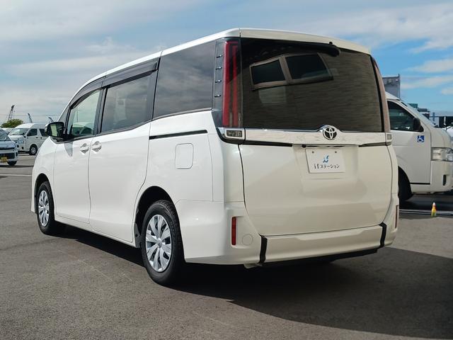 Toyota NOAH 2021
