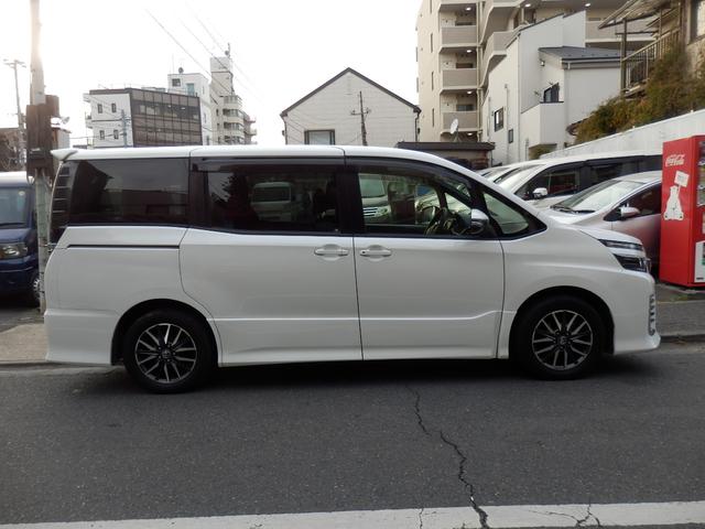 Toyota VOXY 2014
