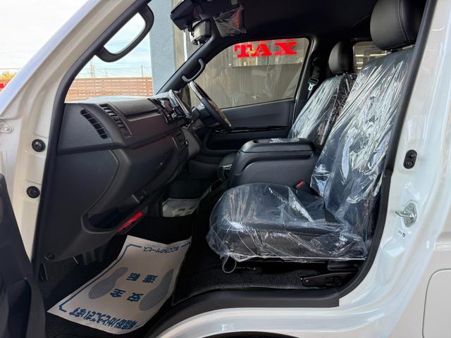 Toyota HIACE VAN 2025