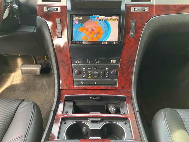 Cadillac CADILLAC ESCALADE 2011