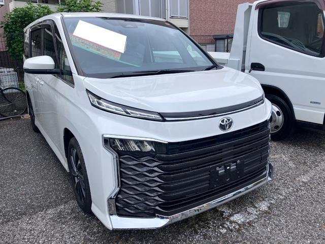 Toyota VOXY 2023
