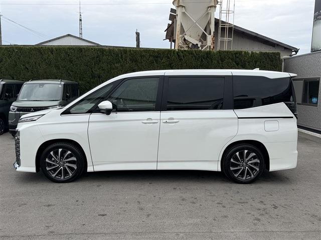 Toyota VOXY 2025