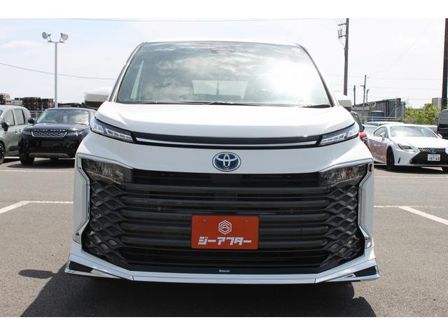 Toyota VOXY 2023