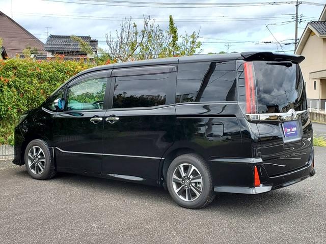 Toyota NOAH 2021