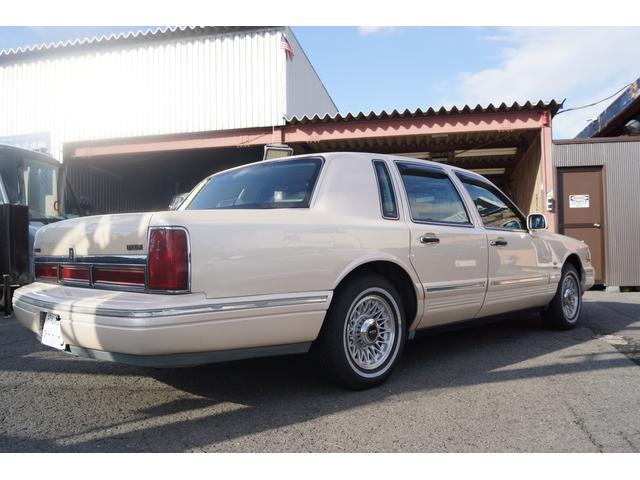 Lincoln LINCOLN TOWNCAR 1995