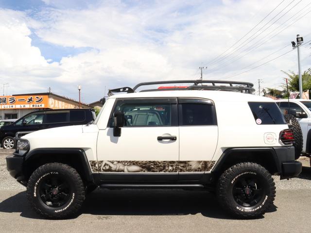Toyota FJ CRUISER 2011