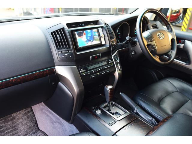 Toyota LAND CRUISER 2011