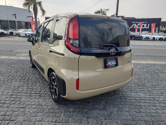 Toyota SIENTA 2023