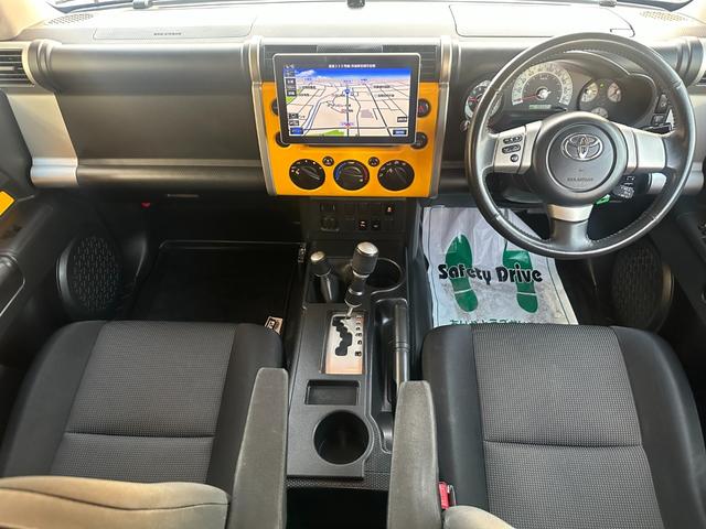 Toyota FJ CRUISER 2011