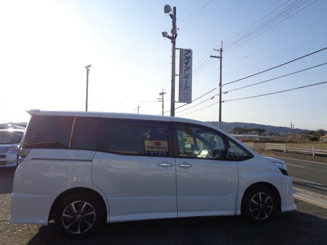 Toyota VOXY 2021
